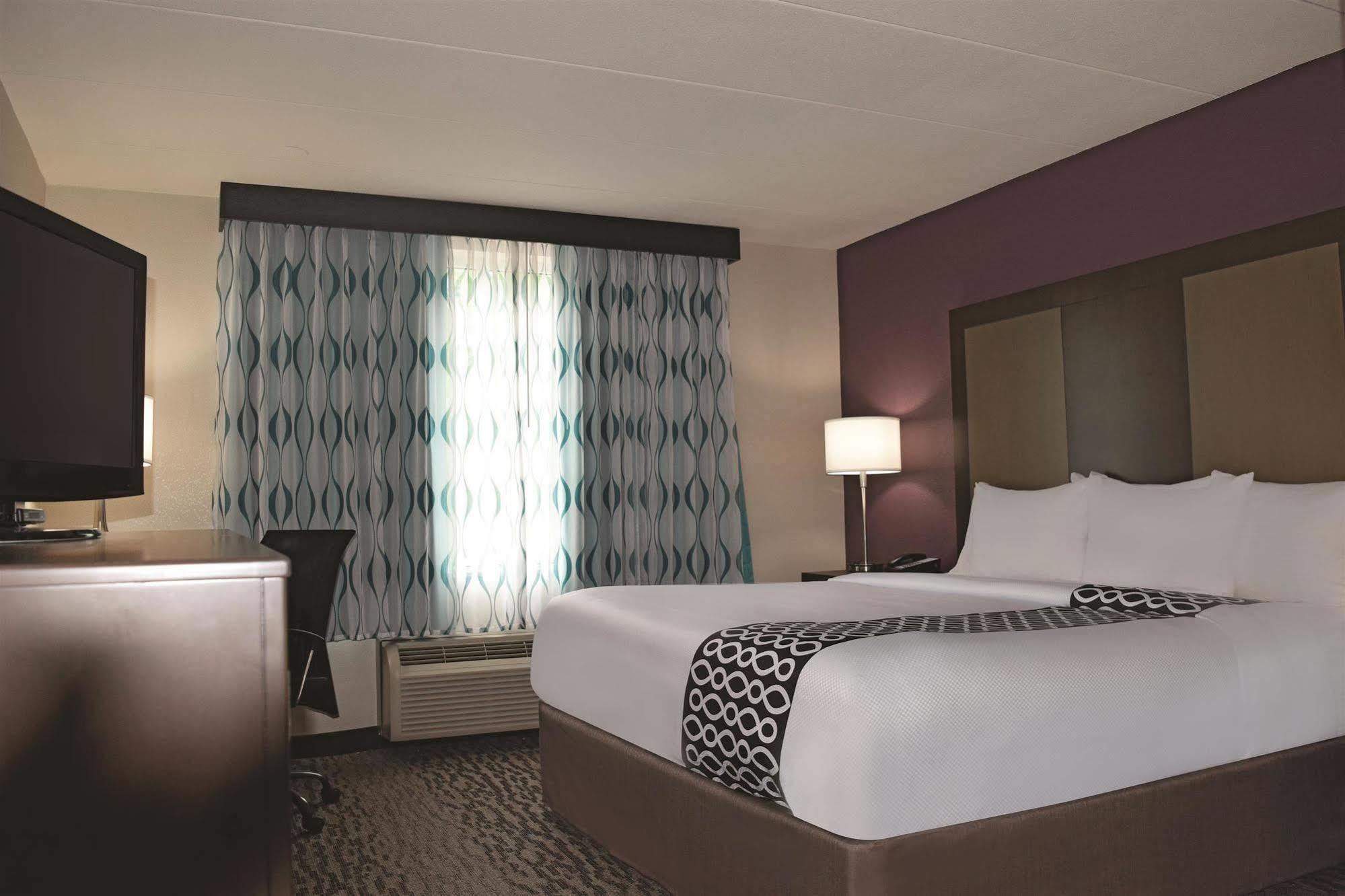Hotel La Quinta By Wyndham Sturbridge Exterior foto
