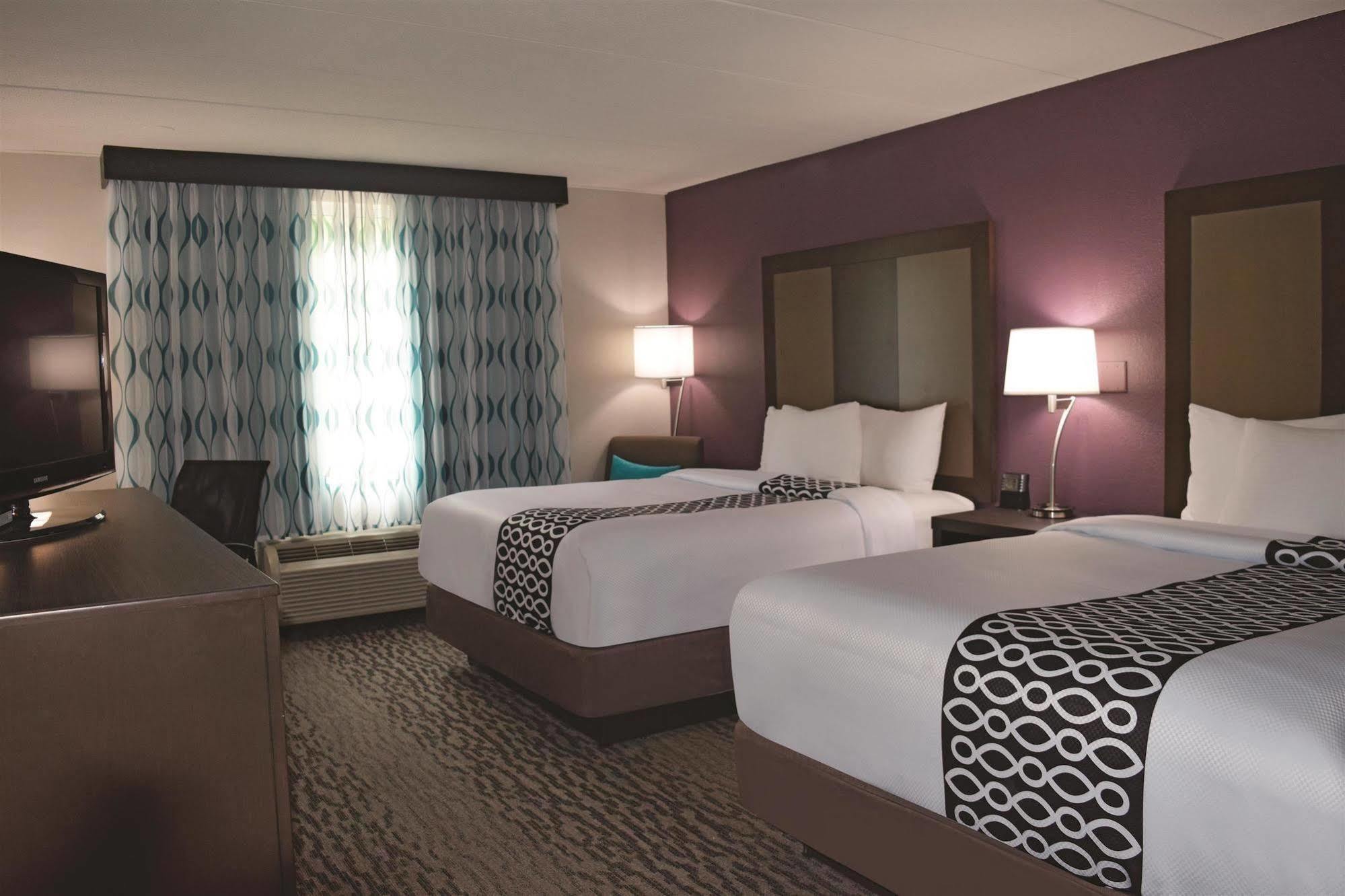 Hotel La Quinta By Wyndham Sturbridge Exterior foto