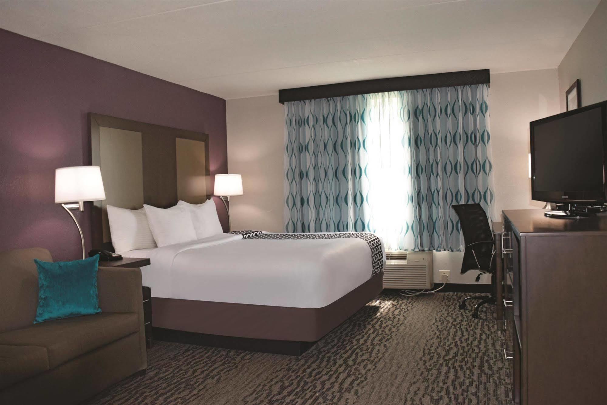 Hotel La Quinta By Wyndham Sturbridge Exterior foto